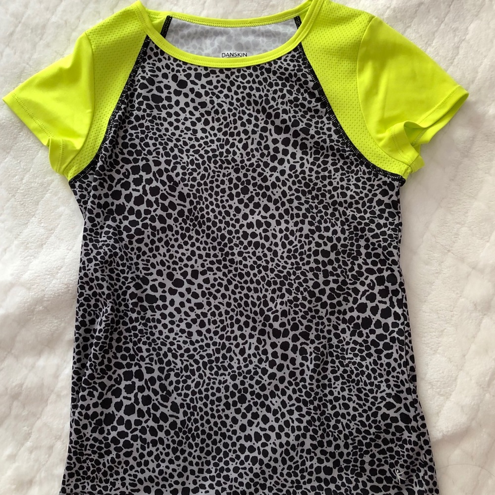 Danskin atheletic top girls size L